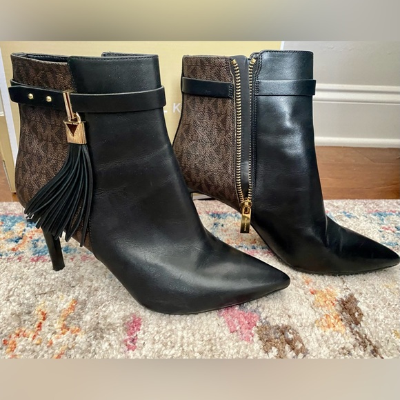 Leather Micheal Kors booties - Picture 1 of 4